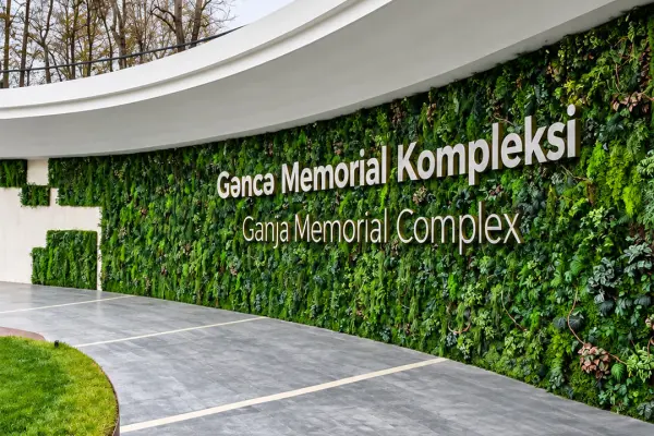 Gəncə Memorial Kompleksi üçün reklam quraşdırıldı